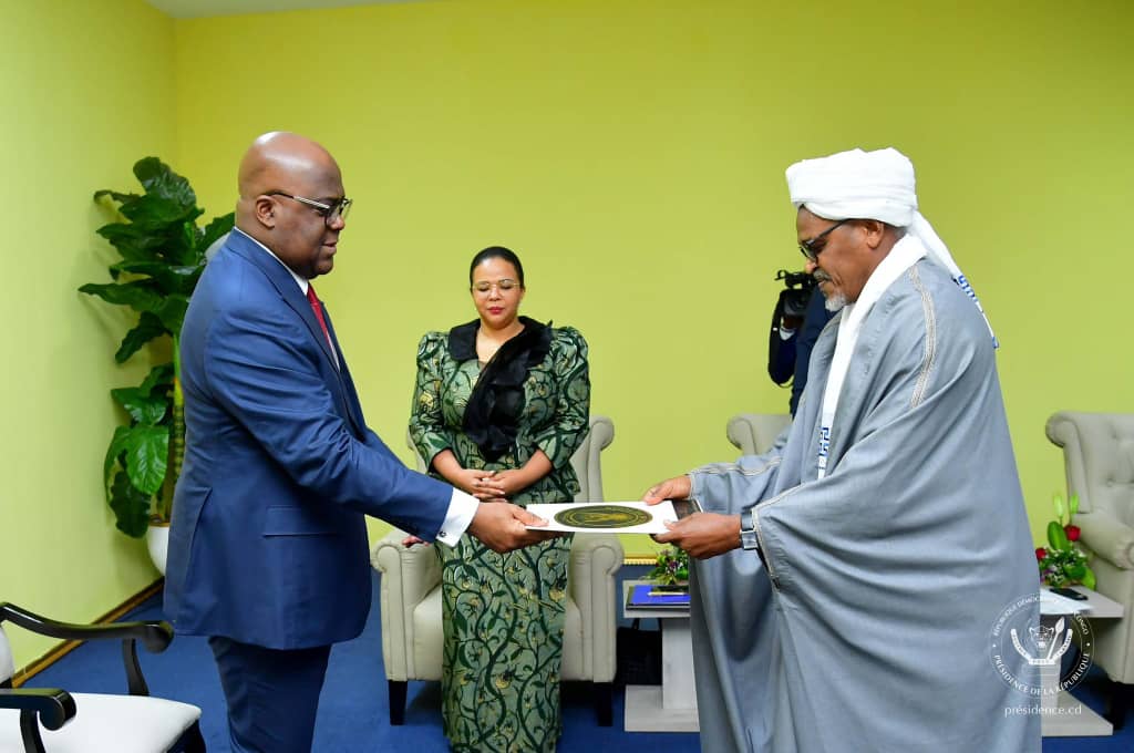 lettre-d-creance-1 POLITIQUE: Les nouveaux ambassadeurs de l’Ouganda, de l’Ukraine, du Soudan et de Venezuela ont présenté leurs lettres de créance au Chef de l’État