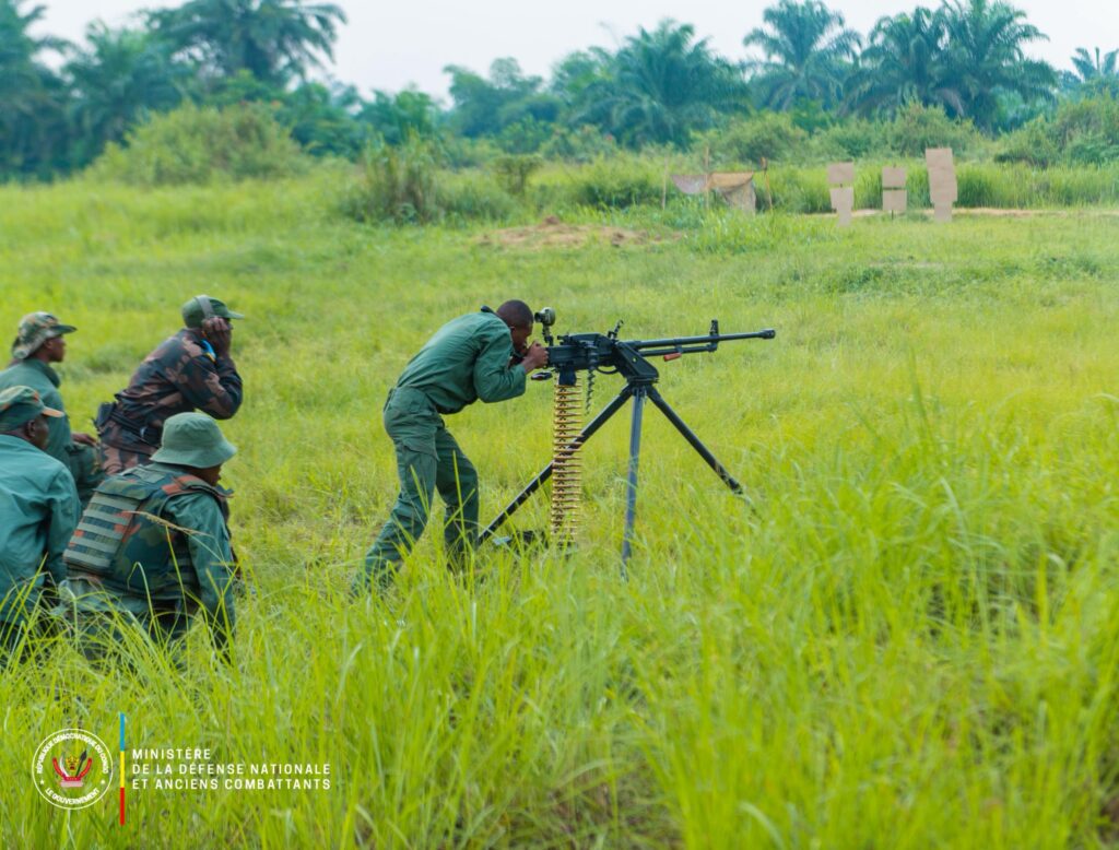 Défense nationale : Guy Kabombo visite le centre d’entraînement commando de Lwama