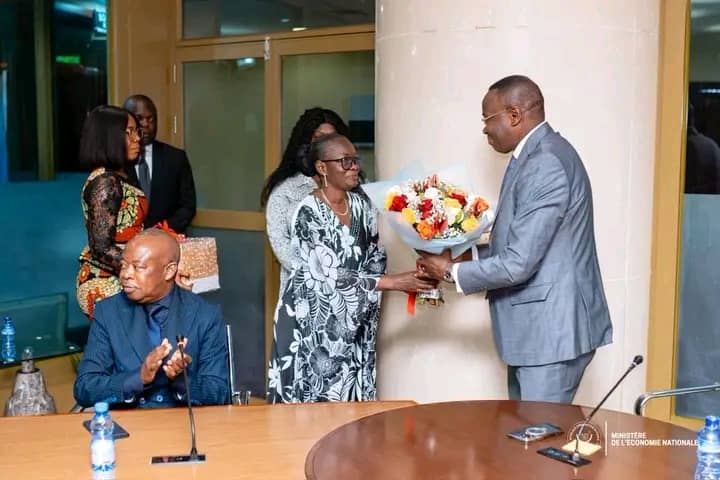 Économie : Mukoko Samba reçoit les félicitations des agents et cadres de son ministère pour sa reconduction