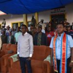 Tournée de paix au Grand Kasaï : le ministre Eliezer Ntambwe prêche la paix à Lubao et met en garde contre la manipulation politique