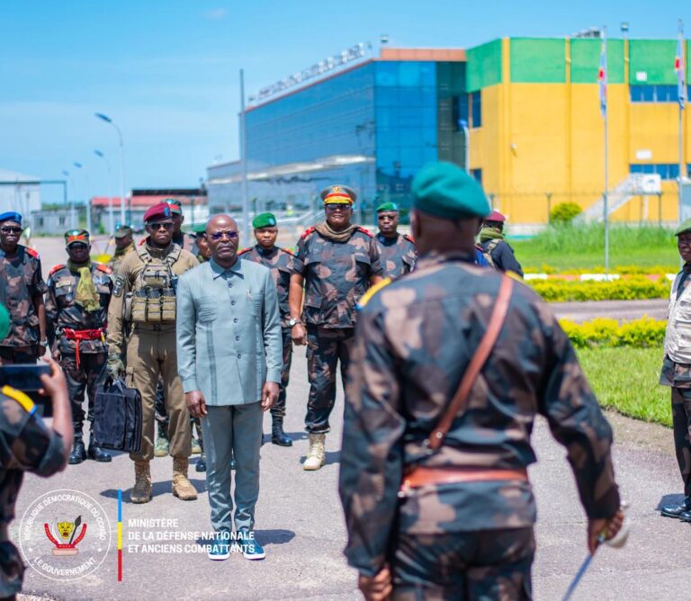 Kisangani : Guy Kabombo inspecte la 3 ème zone de défense