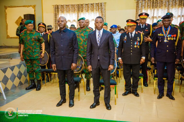 Eliezer Ntambwe rend hommage au Sergent Isaac Mukoko et trois de ses compagnons admis tous dans l’ordre national, héros nationaux Kabila- Lumumba