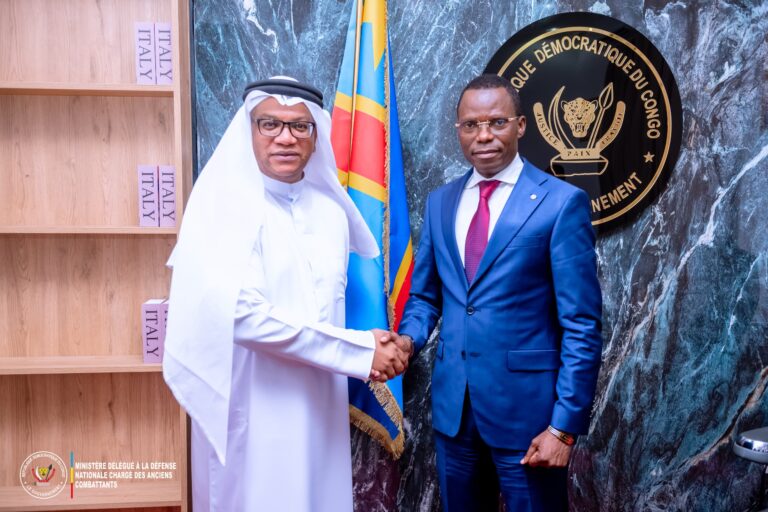 Kinshasa : le Ministre délégué Eliezer Ntambwe échange avec l’ambassadeur des Emirats Arabes unis sur le projet de réhabilitation de l’hôpital des anciens combattants