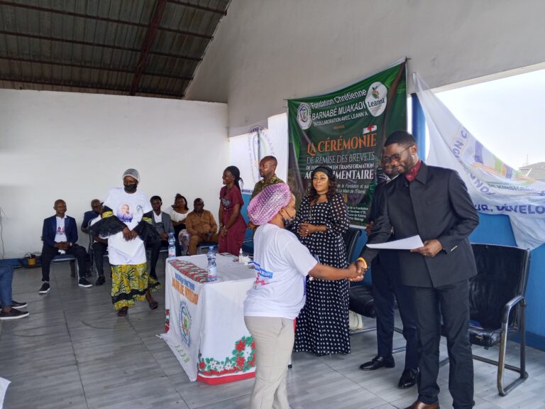 Kinshasa : la Fondation Chrétienne Barnabe Muakadi renforce l’autonomisation de ses membres par la transformation agroalimentaire