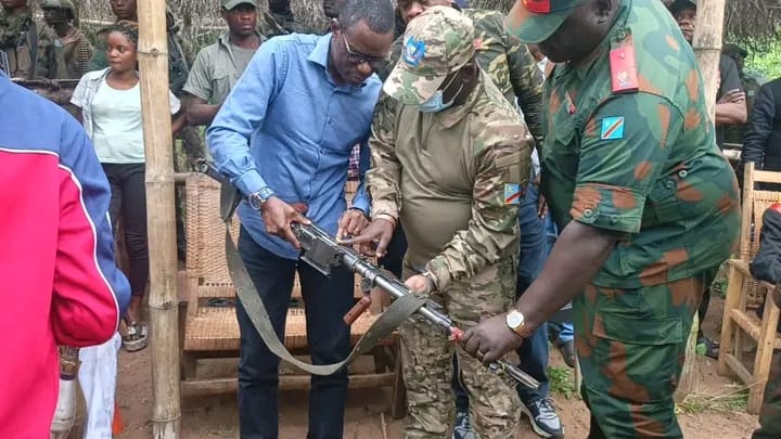 Kwango : les miliciens  Mobondo adhérent à l&rsquo;appel du Ministre délégué Eliezer Ntambwe pour la fin des hostilités