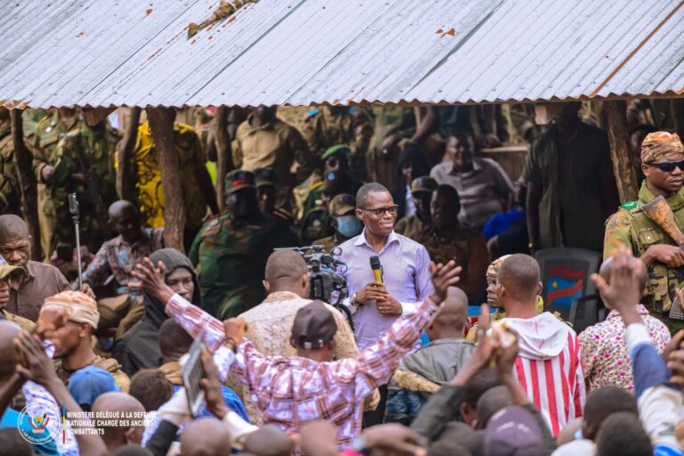Kwango : Éliezer Ntambwe appelle la population à coopérer avec les FARDC pour une paix durable