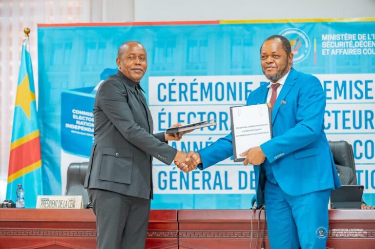 Recensement de la population : la CENI a remis le fichier électoral 2022 à l&rsquo;ONIP en présence du VPM SHABANI