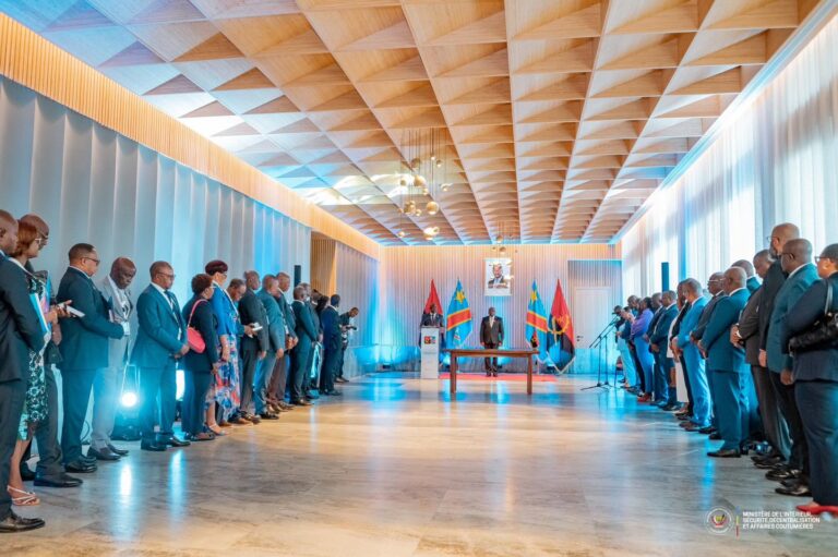 La RDC et l&rsquo;Angola signent l’accord portant création de la Commission Permanente Mixte Défense et Sécurité