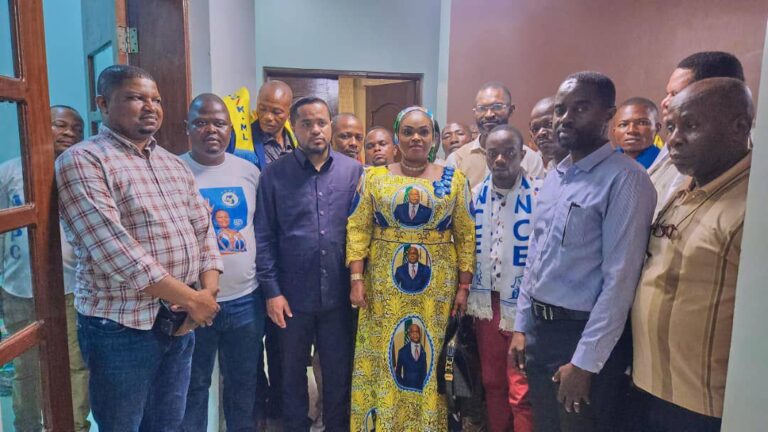 Bas-Uele : Carole Agito Amela mobilise delà population pour soutenir le Chef de l’Etat