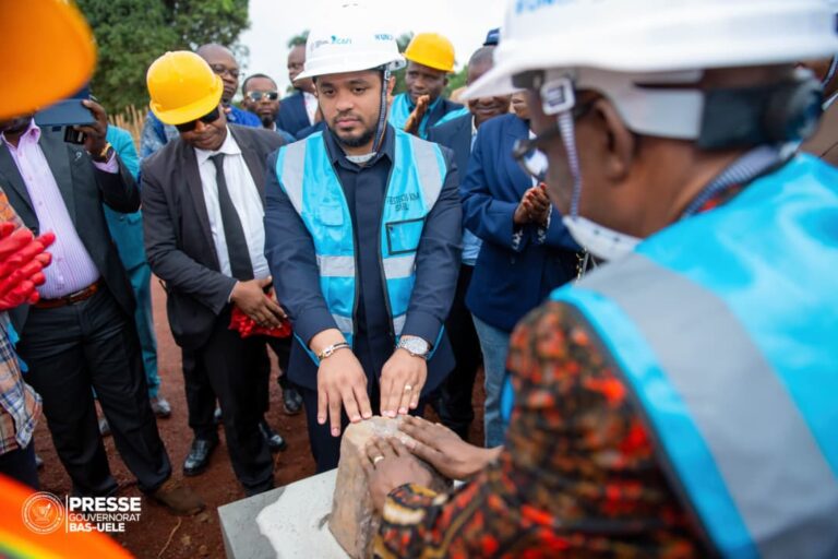 Bas-Uélé : Mike-David Mokeni lance la construction d’une centrale régionale de distribution de médicaments